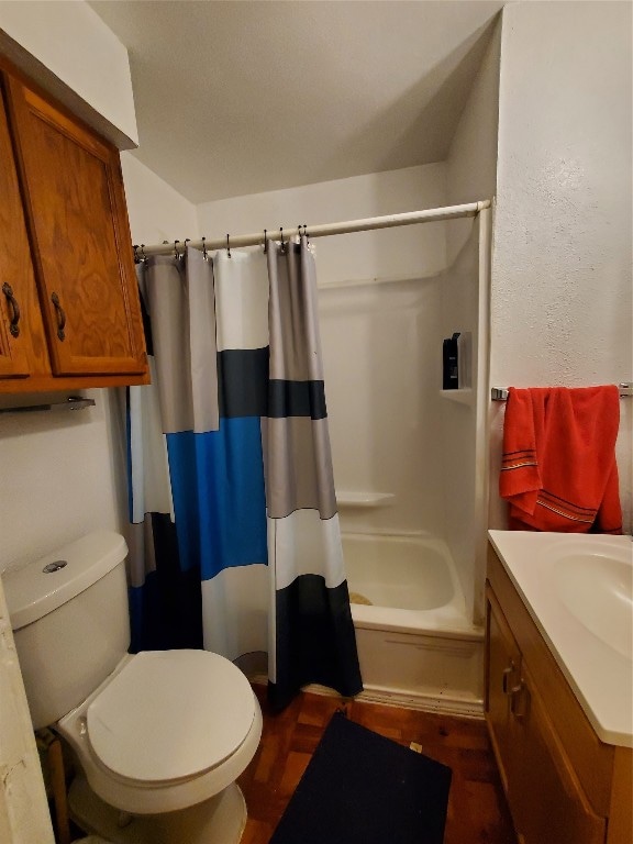 full bathroom featuring toilet, vanity, and shower / tub combo with curtain