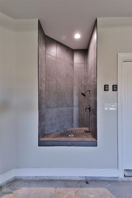 bathroom featuring concrete floors