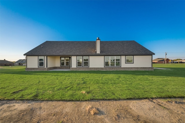 ranch-style house featuring a front lawn