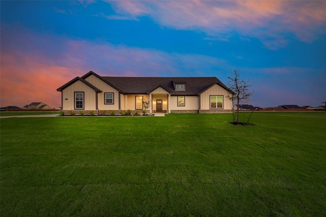 view of front of property with a yard