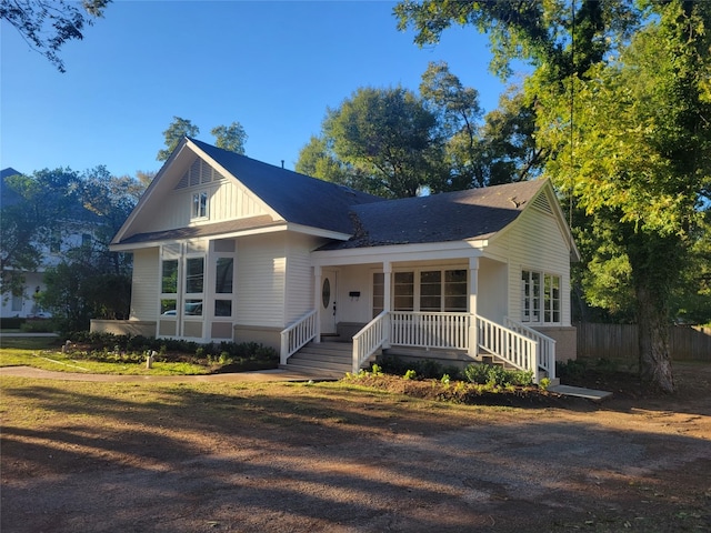 view of front facade with covered porch