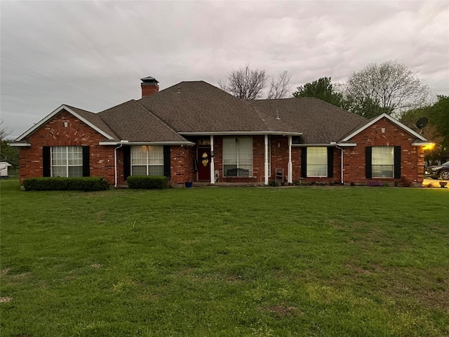 single story home featuring a front lawn