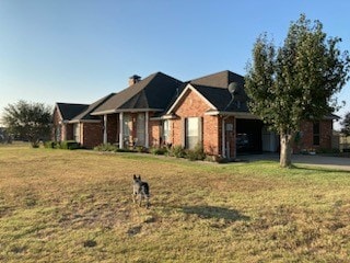 view of front of property featuring a garage and a front yard