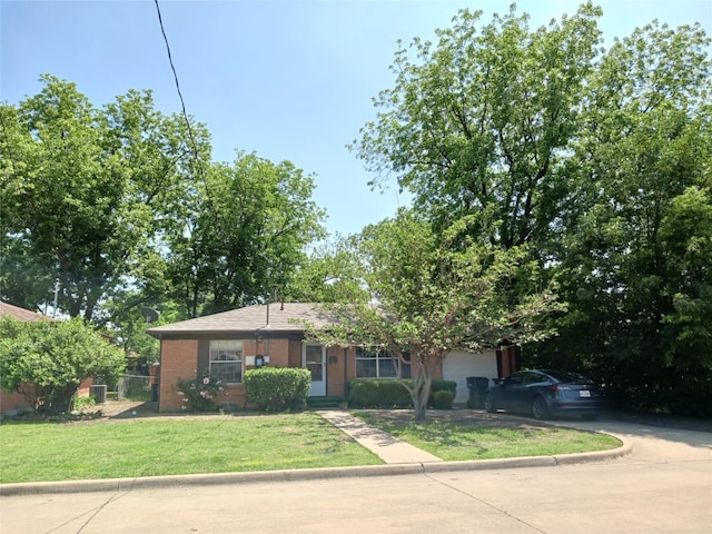 view of front of house with a front yard