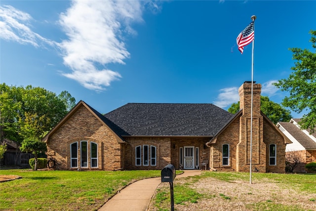 view of front facade featuring a front yard