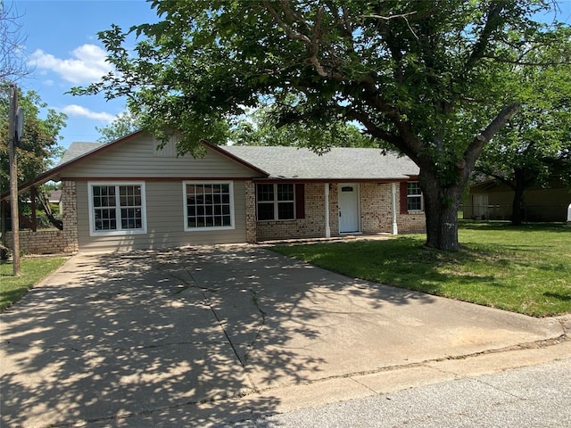 view of front of home with a front lawn