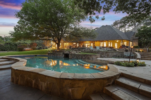 view of pool at dusk