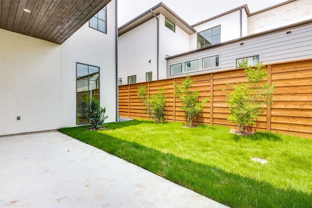 view of yard with a patio