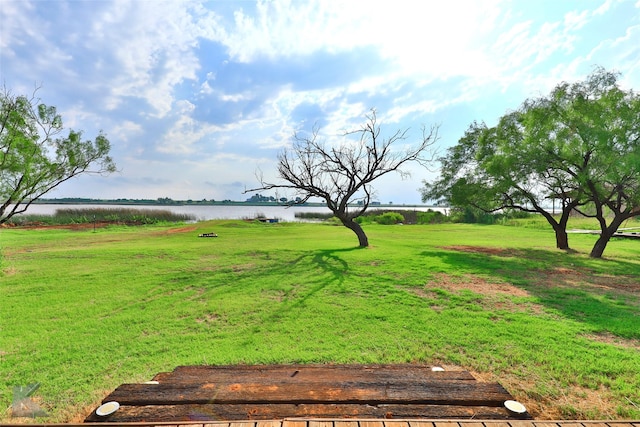 view of yard featuring a water view