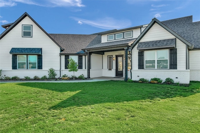 view of front of home featuring a front lawn