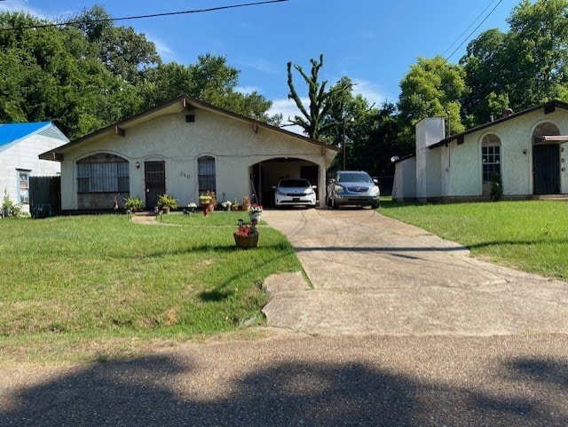 view of front of home featuring a front lawn