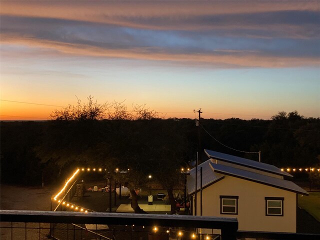 view of yard at dusk