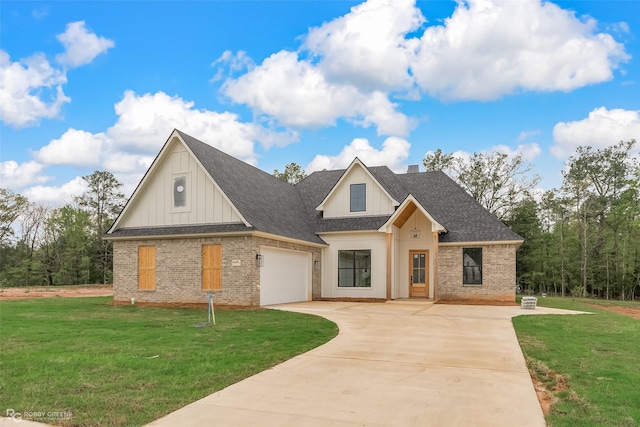 view of front facade featuring a front yard and a garage