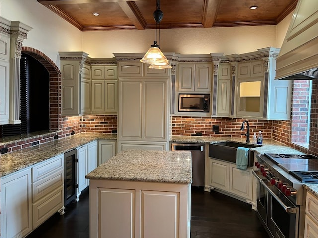 kitchen with decorative light fixtures, dark wood-type flooring, appliances with stainless steel finishes, sink, and a center island