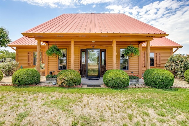 view of front of house featuring a front yard