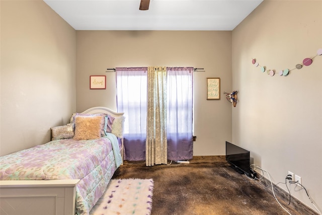 bedroom with ceiling fan