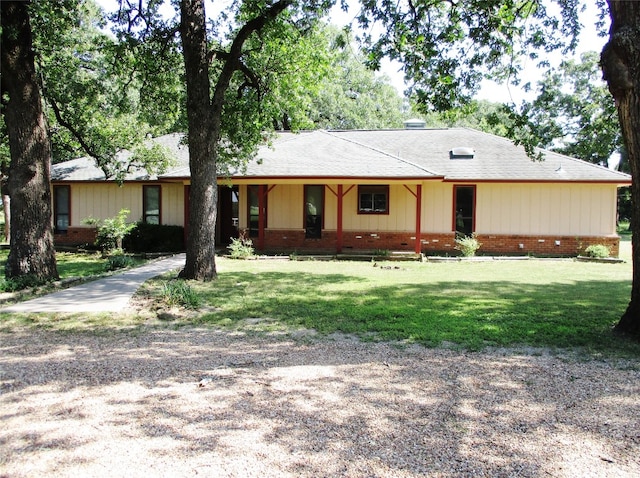 single story home featuring a front yard