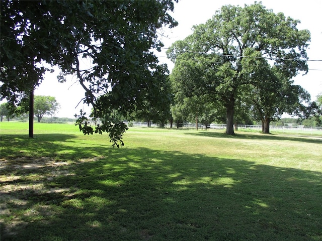 view of property's community featuring a lawn