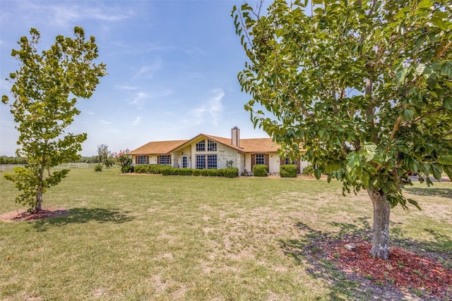 view of front facade with a front lawn