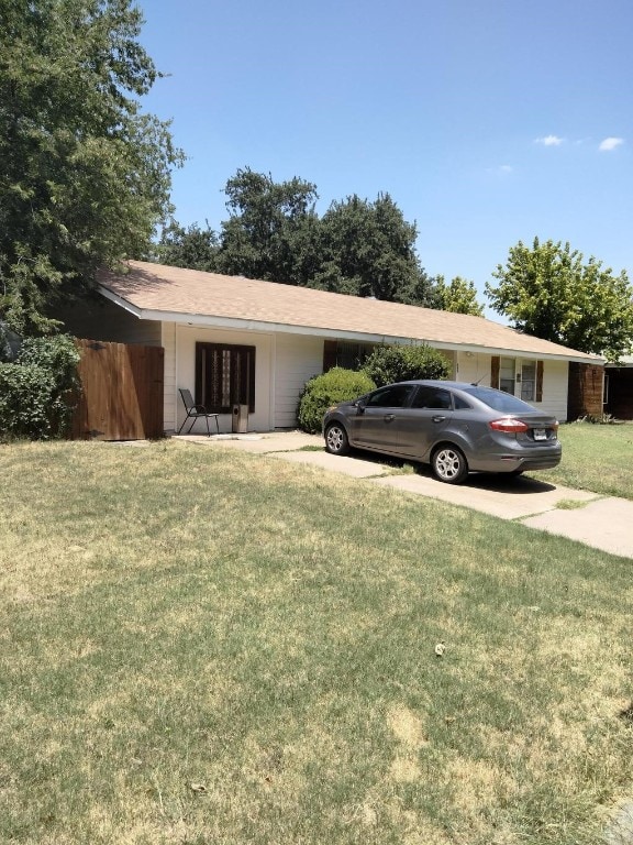 single story home with a front yard