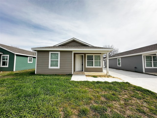 view of front of house featuring a front yard