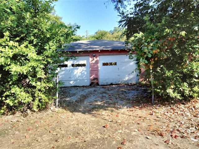 view of detached garage