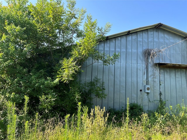 view of outdoor structure