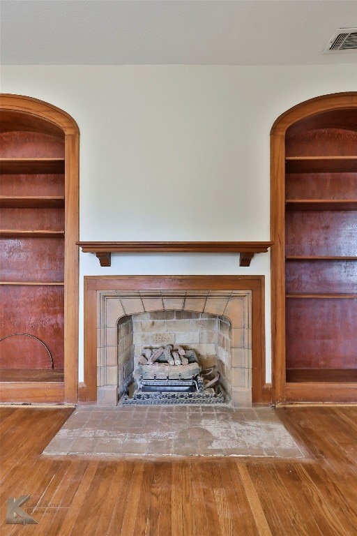 room details with dark hardwood / wood-style floors