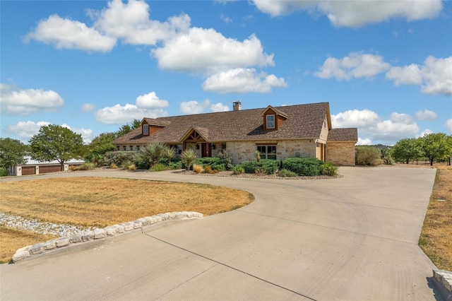 view of front of house with a front lawn