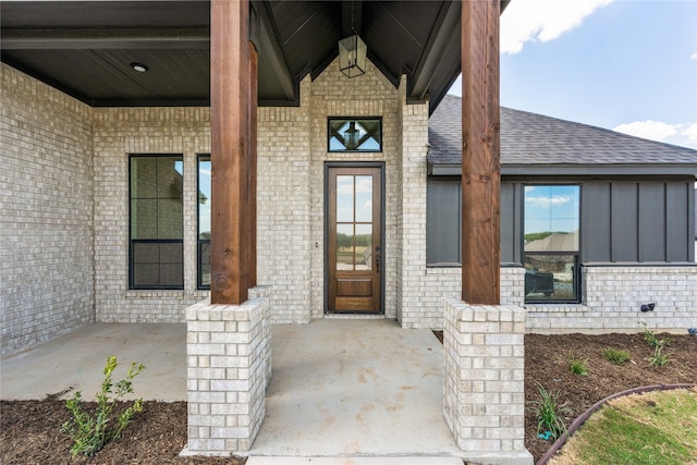 entrance to property featuring a porch