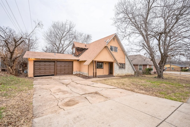 view of front of home featuring a garage and a front lawn