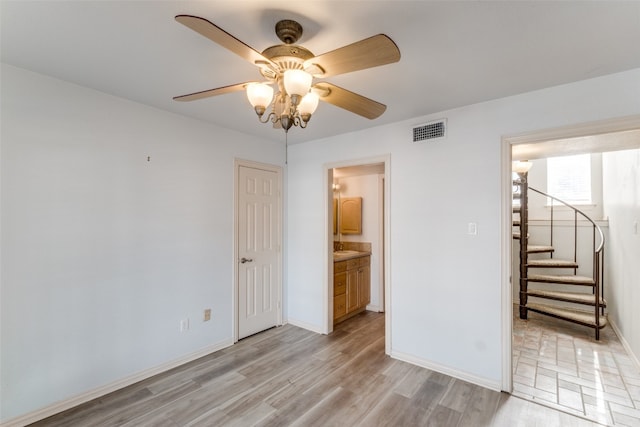 unfurnished room featuring light hardwood / wood-style floors and ceiling fan