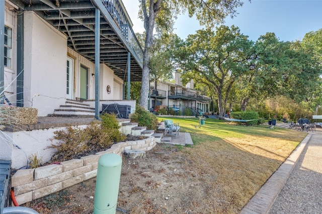 view of yard featuring a patio area