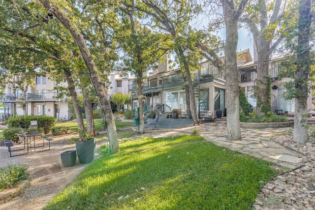 view of yard featuring a balcony