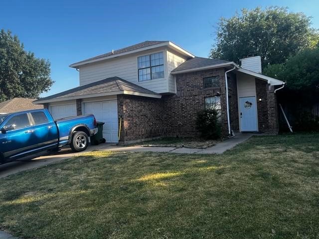 view of front of house featuring a front yard