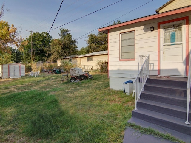 view of yard with a shed