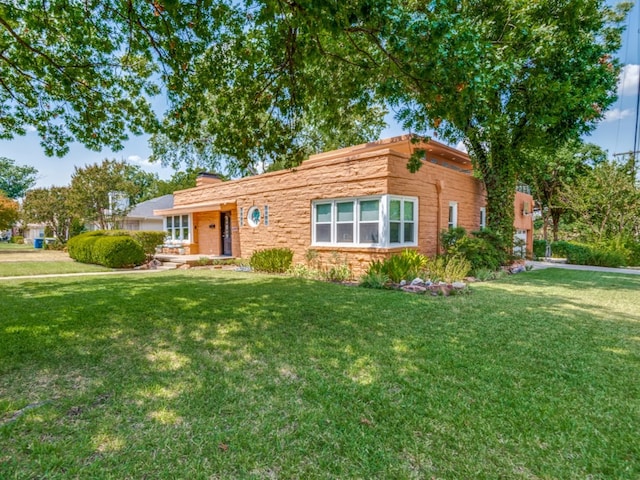 view of front of property with a front lawn