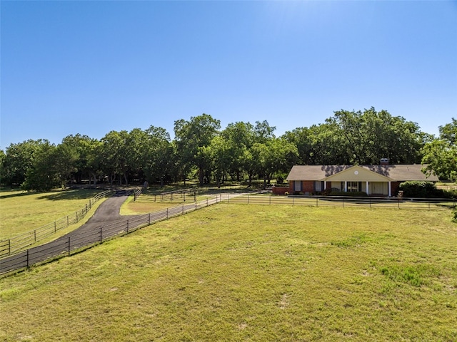 view of yard featuring a rural view