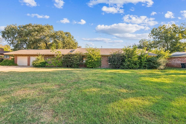 view of yard with a garage