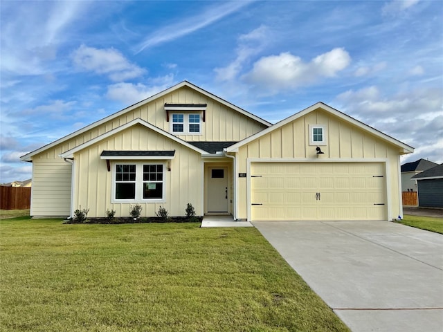 view of front of house featuring a front yard and a garage