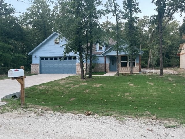 view of front of house with a front lawn