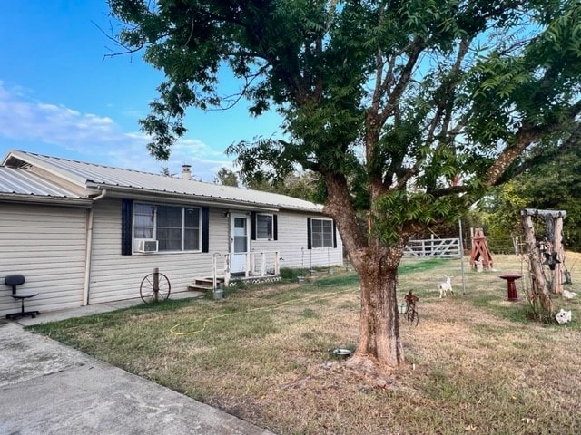 ranch-style house with a front yard