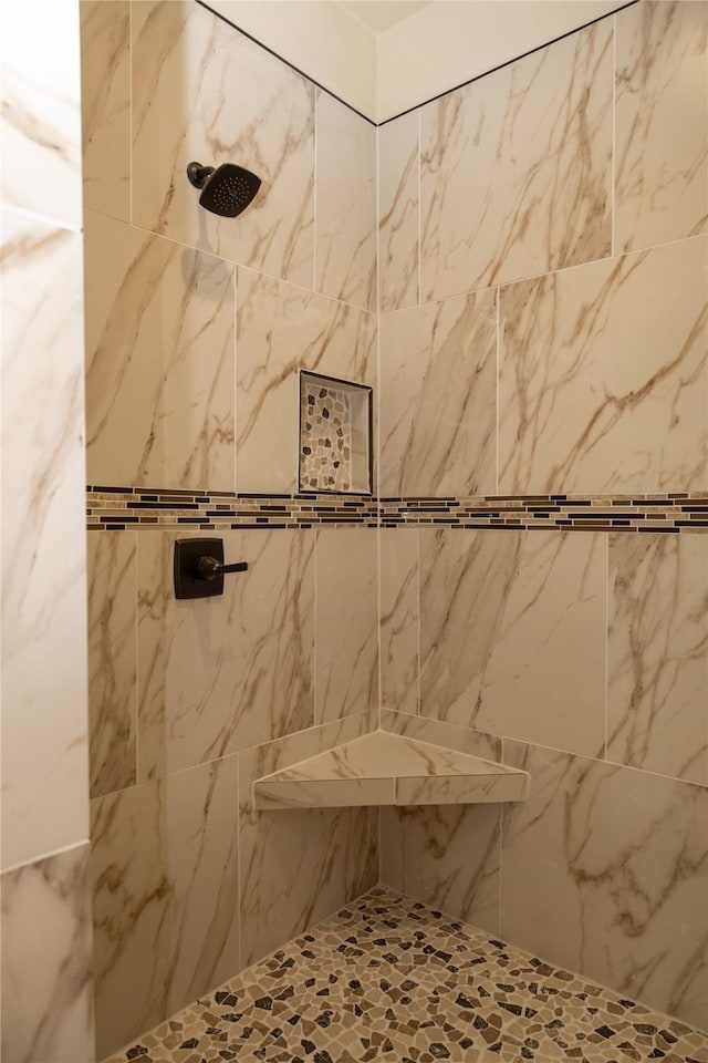 full bathroom featuring tiled shower