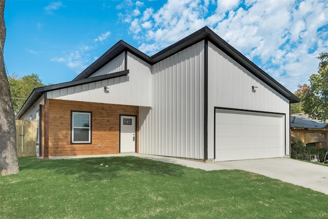 view of front of property featuring a garage and a front lawn