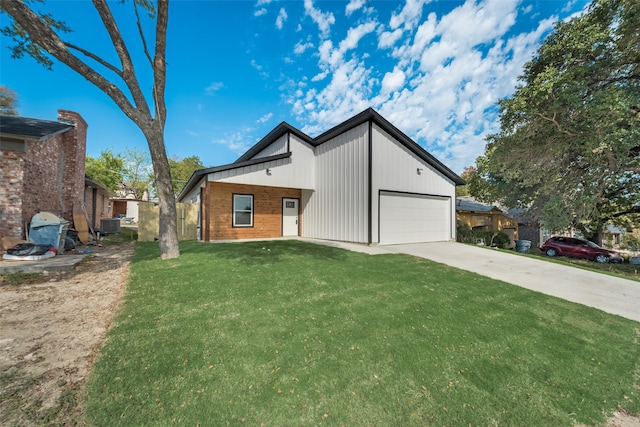 view of front of house featuring a front yard