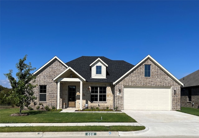 view of front of home featuring a front yard and a garage