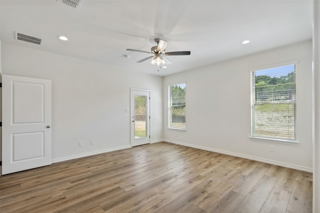 empty room featuring light hardwood / wood-style floors and ceiling fan