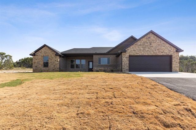 view of front facade featuring a garage