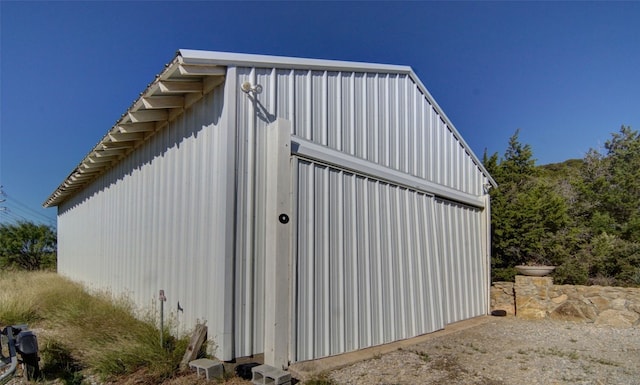 view of side of property with an outdoor structure