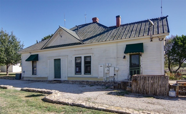 view of front facade